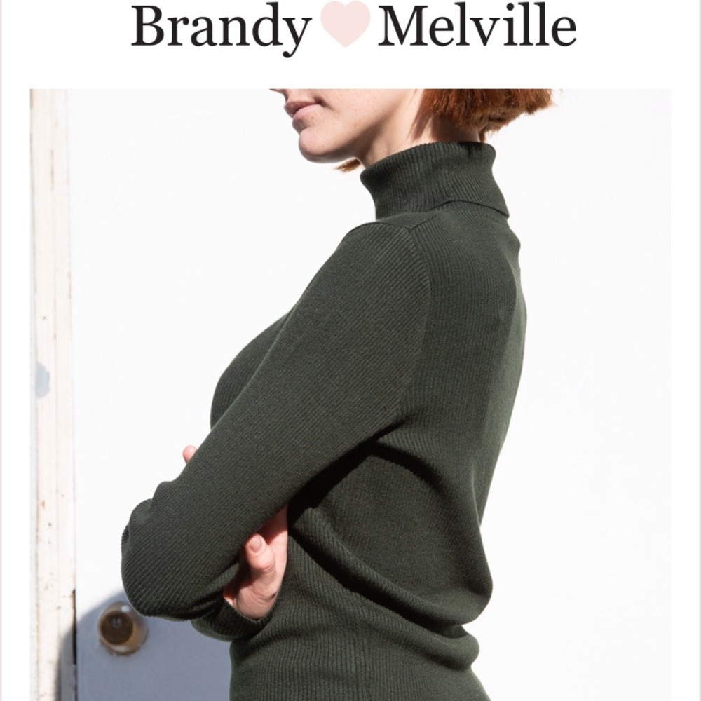 Ribbed turtleneck in forest green